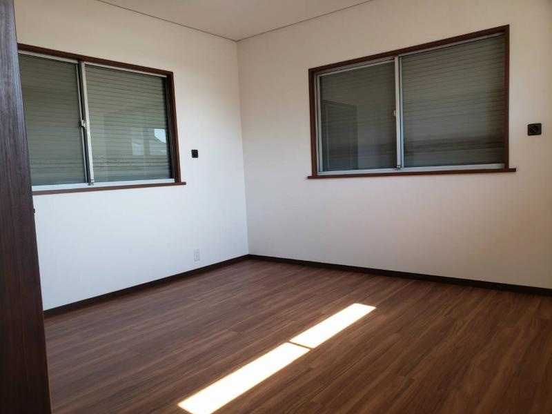 中垣内７丁目　中古一戸建ての寝室|洋室8.0帖
■物件内覧・資金計画相談・住宅ローン相談、リフォーム相談、お問合せ受付中■
※当日・翌日のご内覧、ご相談はお電話でのお問合せがスムーズです！