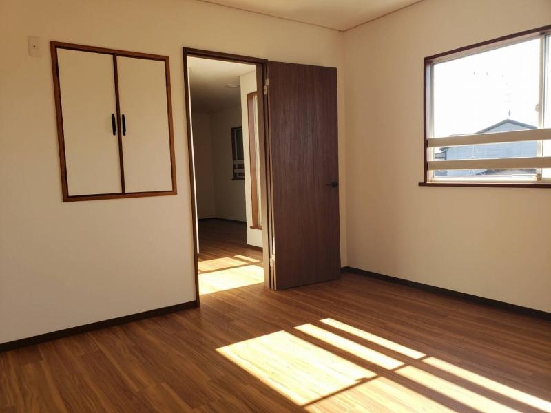 中垣内７丁目　中古一戸建ての洋室|洋室8.0帖
■物件内覧・資金計画相談・住宅ローン相談、リフォーム相談、お問合せ受付中■
※当日・翌日のご内覧、ご相談はお電話でのお問合せがスムーズです！