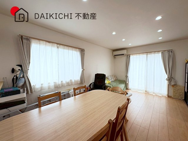 【居間・リビング】 | 行田市大字前谷　中古戸建