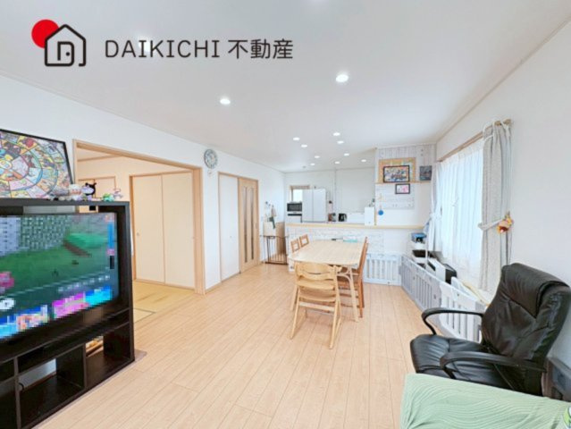 【居間・リビング】 | 行田市大字前谷　中古戸建