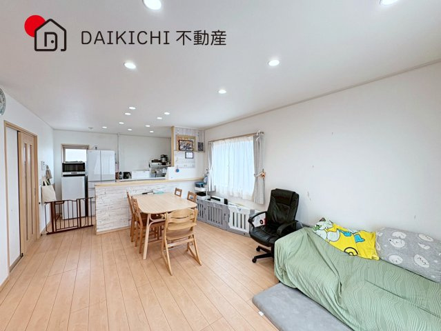 【居間・リビング】 | 行田市大字前谷　中古戸建