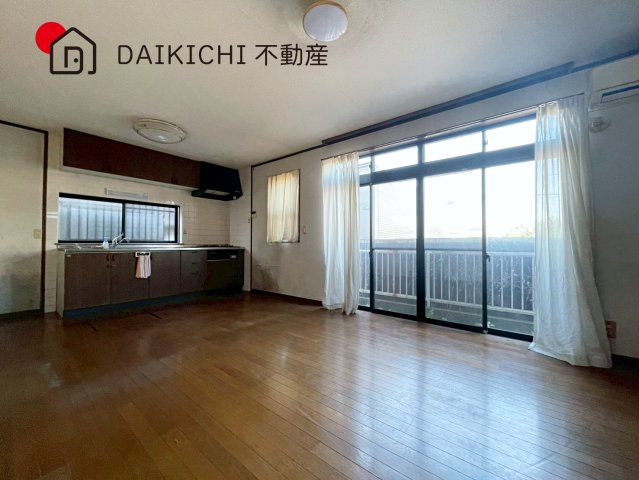 【居間・リビング】 | 鴻巣市天神5丁目　中古戸建