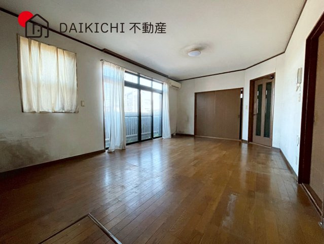 【居間・リビング】 | 鴻巣市天神5丁目　中古戸建