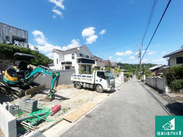 宝塚市泉ガ丘　第1期　新築一戸建ての前面道路含む現地写真|周辺は落ち着いた街並みの住宅地！子育てがしやすい住環境です！まだ未完成ですが、現地でしかわからない事もございます。是非一度ご覧ください。