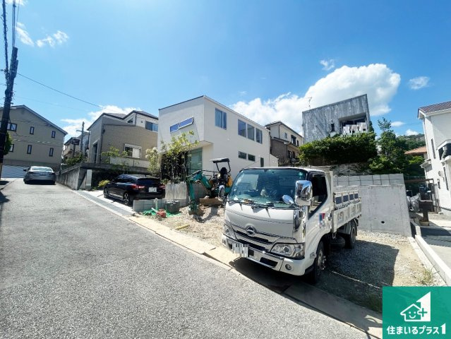宝塚市泉ガ丘　第1期　新築一戸建ての前面道路含む現地写真|周辺は落ち着いた街並みの住宅地！子育てがしやすい住環境です！まだ未完成ですが、現地でしかわからない事もございます。是非一度ご覧ください。