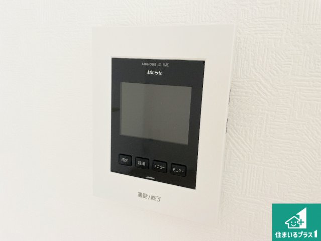 東近江市中野町　第2期　新築一戸建ての防犯設備|カラーモニターインターホン！声だけでなく来訪者の姿や顔がモニターで確認できるので、小さなお子様がいらっしゃるご家庭でも安心できます！
