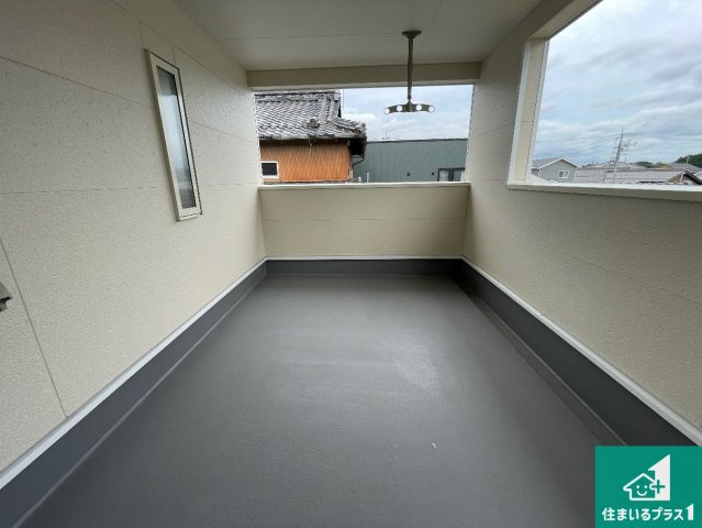 東近江市中野町　第2期　新築一戸建てのバルコニー|外出時に急な雨でも洗濯物を守ってくれるインナーバルコニー！