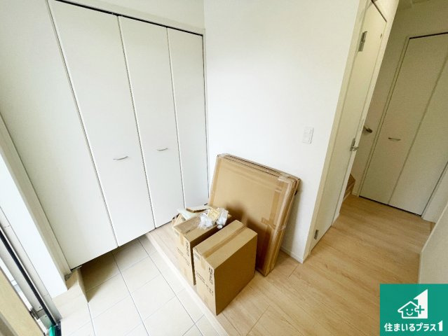 東近江市中野町　第2期　新築一戸建ての玄関|シューズボックスにはたくさんの靴が収納できるので玄関周りはいつもスッキリ！ご家族が増えても安心！