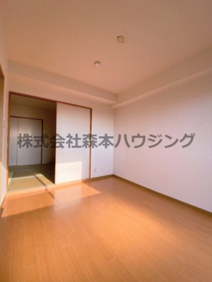 【洋室】 | 　ラフィネ星田 | 使い勝手のいい洋室です