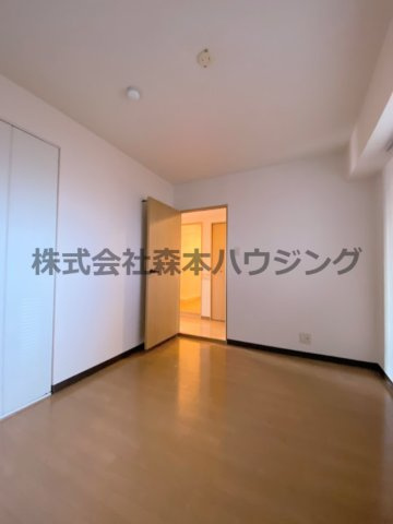 【洋室】 | 　ラフィネ星田 | 使い勝手のいい洋室です