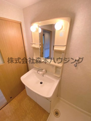 【独立洗面台】 | 　ラフィネ星田 | 独立洗面台、小物を置くことができて便利です