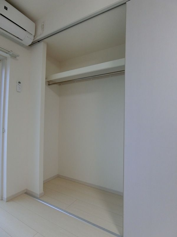 小平市仲町のアパートの内装
