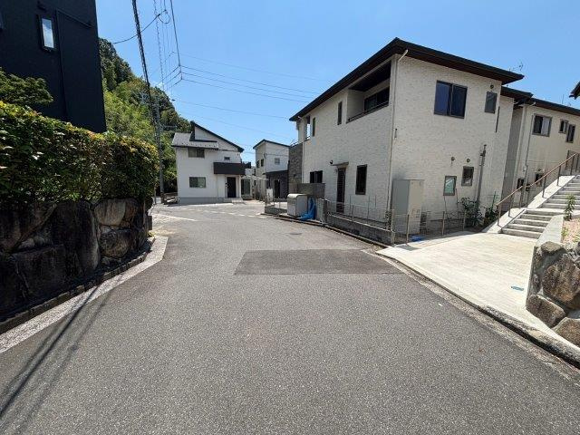 廿日市市平良１丁目の前面道路含む現地写真