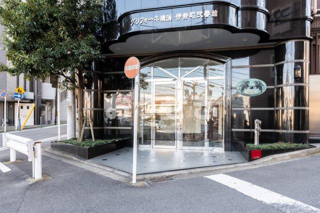 グリフォーネ横浜・伊勢町弐番館のエントランス