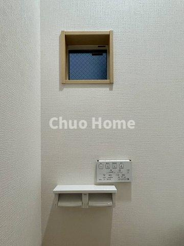荒川区西尾久8丁目中古住宅の内装|【ウォシュレット】清潔に使いたいお手洗いには最適な設備です。もちろんウォームレットも標準装備です。