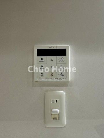 荒川区西尾久8丁目中古住宅の発電・温水設備|【給湯リモコン】外での一日を忘れさせてくれるオートバス機能でお好みの湯量・温度に調整された浴槽。