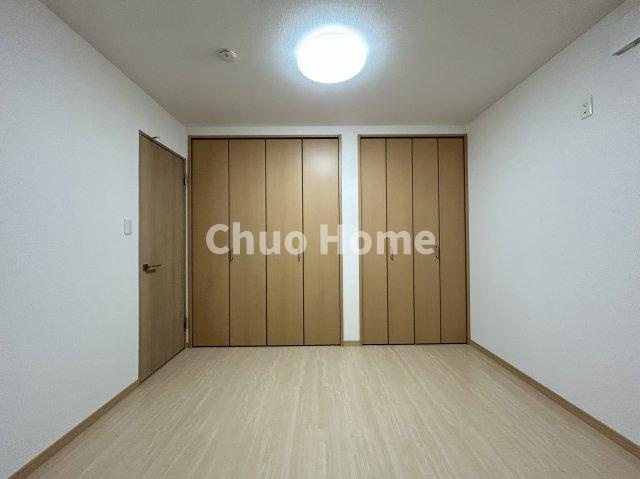 荒川区西尾久8丁目中古住宅の子供部屋|【子供部屋】お子様を持つ家庭の約6割が「家族や子どものため」に購入を希望。入学後の転校を避け、広い空間でのびのび育てたいなどの親心が、家探しのきっかけになっているようです。