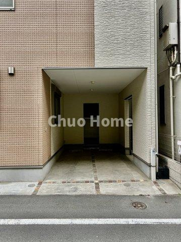 荒川区西尾久8丁目中古住宅の駐車場