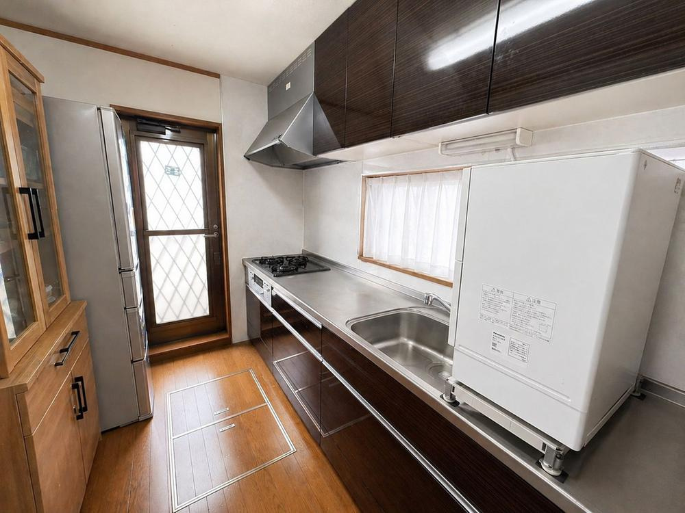 浜町　中古一戸建てのキッチン|システムキッチン
■物件内覧・資金計画相談・住宅ローン相談、リフォーム相談、お問合せ受付中■
※当日・翌日のご内覧、ご相談はお電話でのお問合せがスムーズです！
