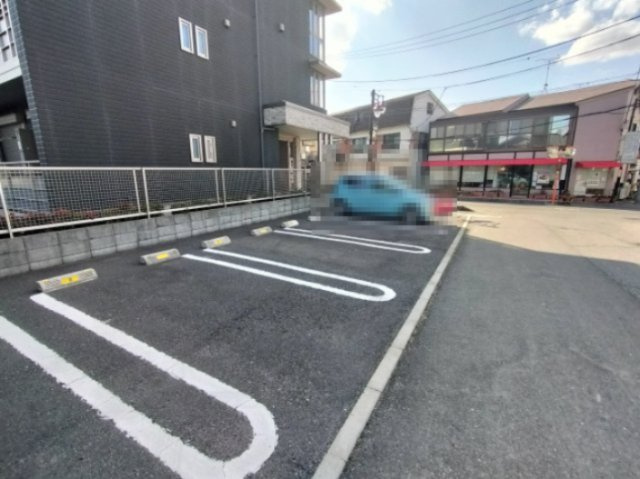 グランフォーザの駐車場