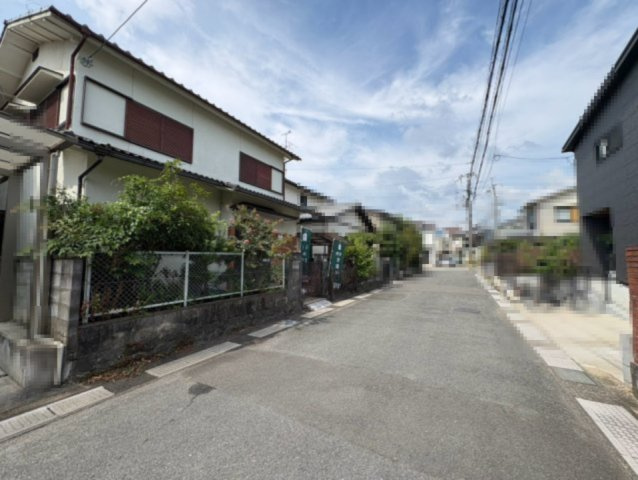 長岡京市柴の里の前面道路含む現地写真|長岡京市立長岡第七小学校まで徒歩約8分、お子様の通学も安心です！