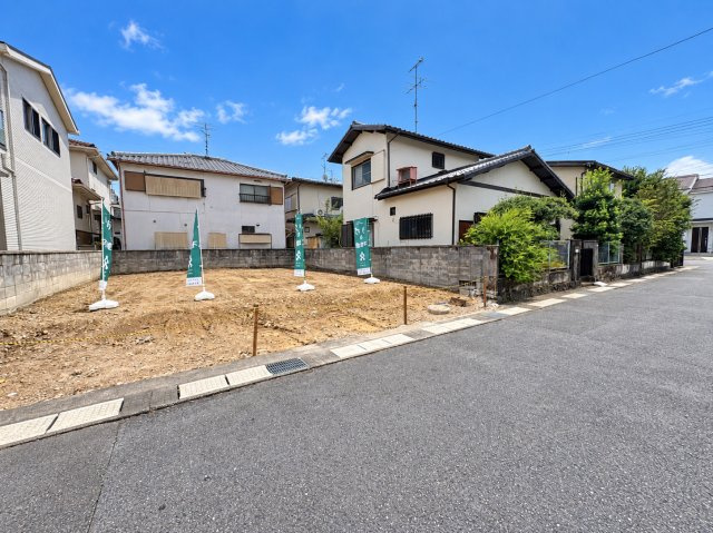 長岡京市柴の里の前面道路含む現地写真|建築条件無し、現況更地！！
弊社グループ会社にて、建物プランのご提案も可能です。