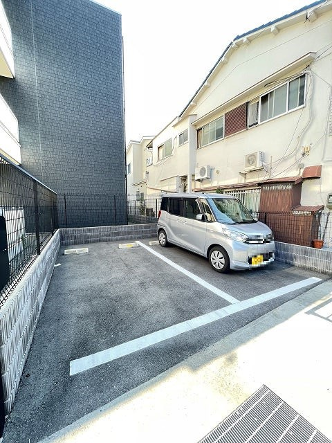 グランパシフィック東園田の駐車場