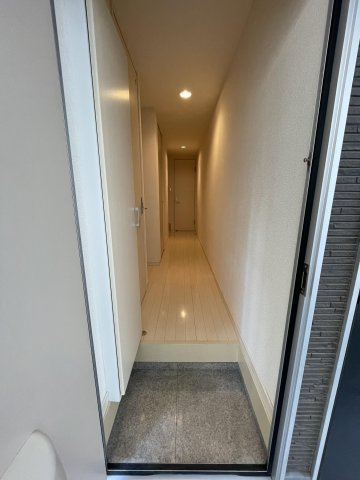 福岡市中央区平尾３丁目のアパートの玄関