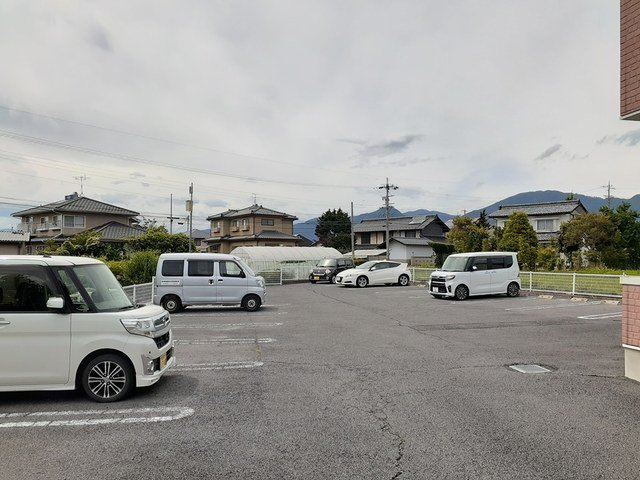 グリーンカルムの駐車場