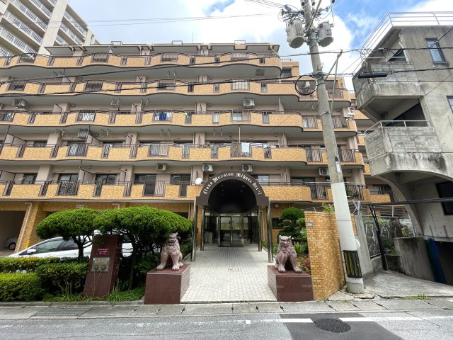 超！開放感満載のルーバルが魅力！！お部屋サイズの広さで何しよう？？それを考えるだけでもオモシロイ！！外観以上のポテンシャル！な、『ライオンズマンション三原第２』リノベーションの外観|物件の外観です