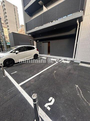 シーズンフラッツ福島の駐車場