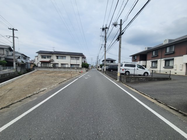 福岡市城南区片江2丁目第3-2棟（1号棟）の外観|前面道路含む現地の写真です。