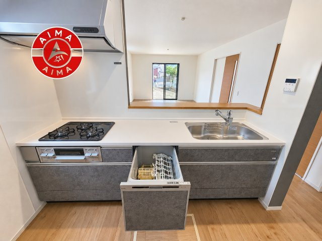 福岡市城南区片江2丁目第3-2棟（1号棟）のキッチン|ご家族を近くに感じられる対面キッチンのLDK。会話もはずみそうですね。