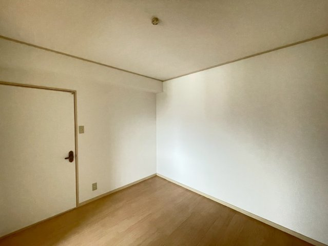 レジデンス清の洋室
