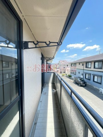 メゾンクレール西町のバルコニー|外からの目が気にならないバルコニーで洗濯物が干せます