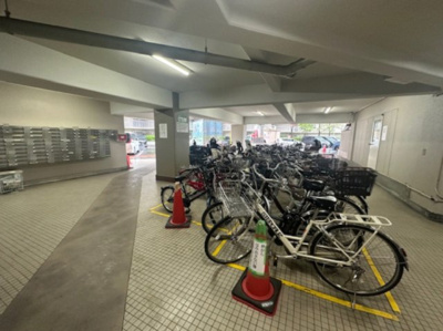【駐輪場】 | エバーグリーン淀川2号館 | 自転車置き場有り！屋根の付いた自転車置き場なので、雨による自転車の劣化も防げます。