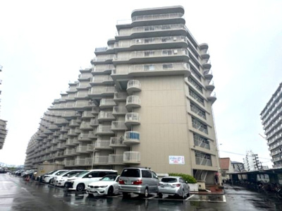 【外観】 | エバーグリーン淀川2号館 | 教育施設や公園が身近に揃う、嬉しい子育て環境！スーパーやドラッグストアなども近く、お買物ラクラクです。物件に関するお問い合わせはお気軽にどうぞ。