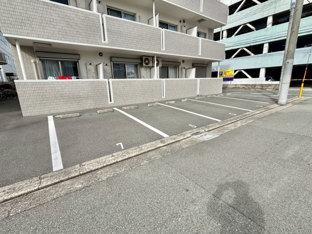 MISTRAL神田町の駐車場
