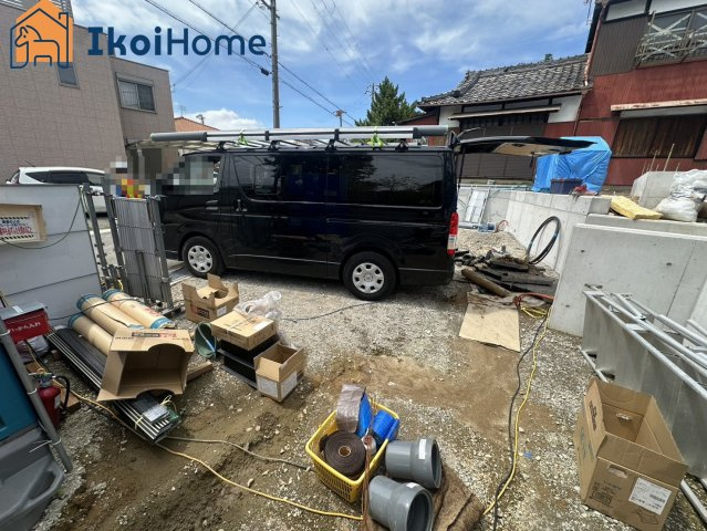 明石市太寺大野町　全3棟　2号棟　新築戸建のエントランス|～ご見学に関して～平日や夜間でもご案内可能。決まったお時間で身動きが取れない方も臨機応変に対応します