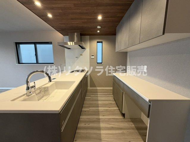出口５丁目　新築一戸建てのキッチン|LDK16.6帖
■物件内覧・資金計画相談・住宅ローン相談、リフォーム相談、お問合せ受付中■
※当日・翌日のご内覧、ご相談はお電話でのお問合せがスムーズです！