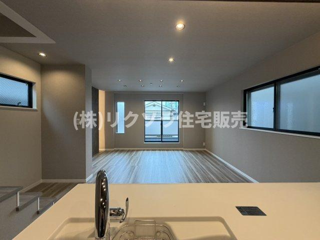 出口５丁目　新築一戸建てのキッチン|LDK16.6帖
■物件内覧・資金計画相談・住宅ローン相談、リフォーム相談、お問合せ受付中■
※当日・翌日のご内覧、ご相談はお電話でのお問合せがスムーズです！