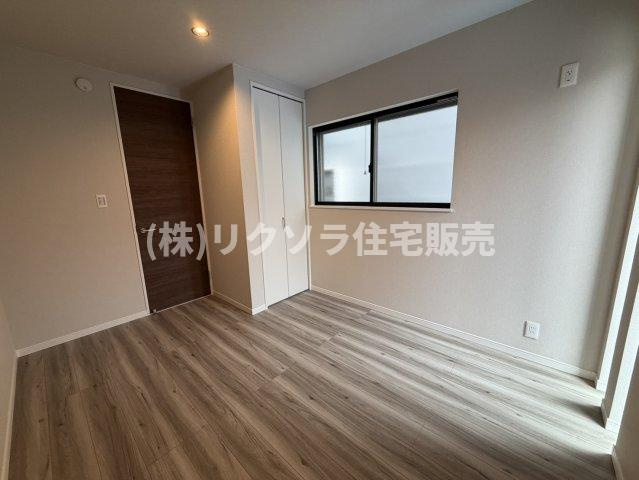 出口５丁目　新築一戸建ての洋室|洋室5.5帖
■物件内覧・資金計画相談・住宅ローン相談、リフォーム相談、お問合せ受付中■
※当日・翌日のご内覧、ご相談はお電話でのお問合せがスムーズです！