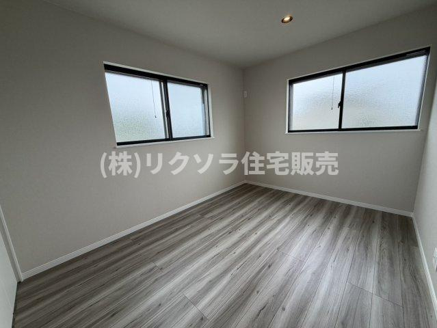 出口５丁目　新築一戸建ての子供部屋|洋室6.0帖
■物件内覧・資金計画相談・住宅ローン相談、リフォーム相談、お問合せ受付中■
※当日・翌日のご内覧、ご相談はお電話でのお問合せがスムーズです！