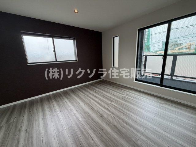 出口５丁目　新築一戸建ての寝室|洋室8.5帖
■物件内覧・資金計画相談・住宅ローン相談、リフォーム相談、お問合せ受付中■
※当日・翌日のご内覧、ご相談はお電話でのお問合せがスムーズです！