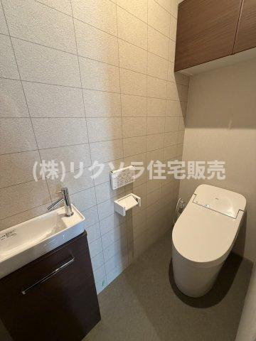 出口５丁目　新築一戸建ての内装|2階トイレ
■物件内覧・資金計画相談・住宅ローン相談、リフォーム相談、お問合せ受付中■
※当日・翌日のご内覧、ご相談はお電話でのお問合せがスムーズです！