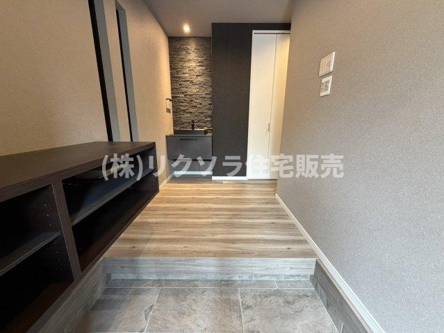 出口５丁目　新築一戸建ての内装|手洗い場付き玄関
■物件内覧・資金計画相談・住宅ローン相談、リフォーム相談、お問合せ受付中■
※当日・翌日のご内覧、ご相談はお電話でのお問合せがスムーズです！