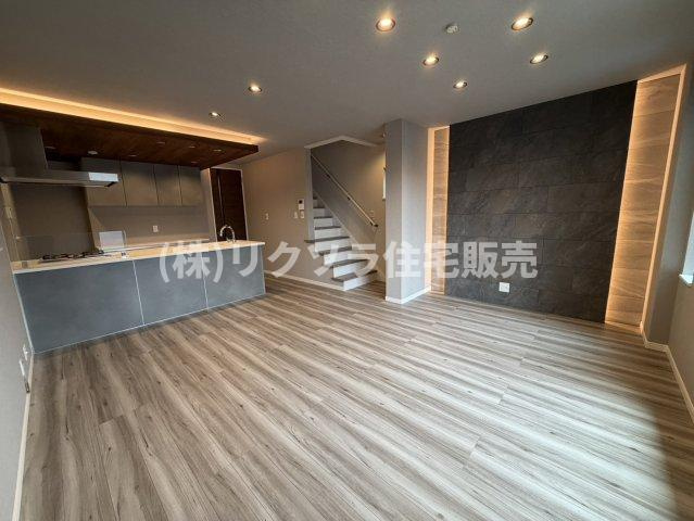 出口５丁目　新築一戸建ての居間・リビング|LDK16.6帖
■物件内覧・資金計画相談・住宅ローン相談、リフォーム相談、お問合せ受付中■
※当日・翌日のご内覧、ご相談はお電話でのお問合せがスムーズです！