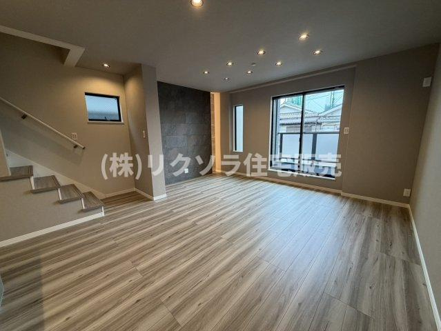 出口５丁目　新築一戸建ての居間・リビング|LDK16.6帖
■物件内覧・資金計画相談・住宅ローン相談、リフォーム相談、お問合せ受付中■
※当日・翌日のご内覧、ご相談はお電話でのお問合せがスムーズです！