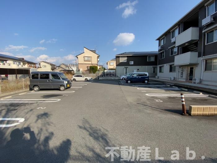 アークブライトの駐車場