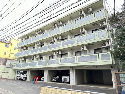 【外観】 | T・メゾン | 小田急線「新百合ヶ丘」駅まで徒歩5分！便利な立地の4階建てマンションです♪通勤通学はもちろん、お買い物やお出かけにもGood☆